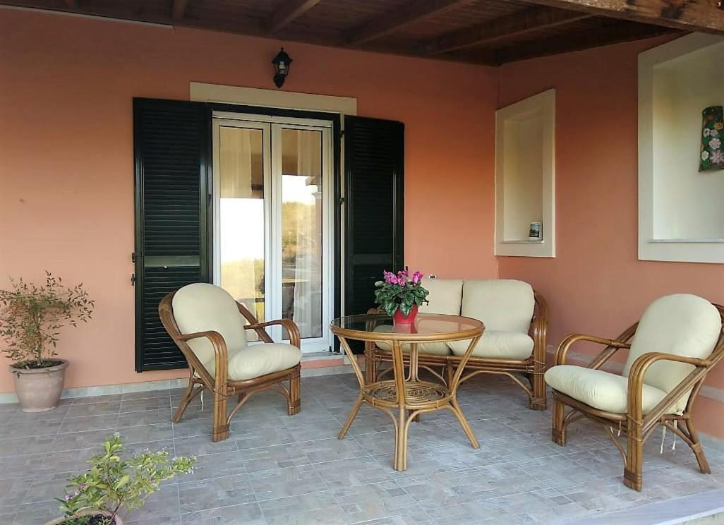 Lonelia'S Family Homes Lefkimi Extérieur photo