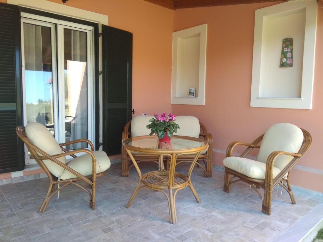 Lonelia'S Family Homes Lefkimi Extérieur photo